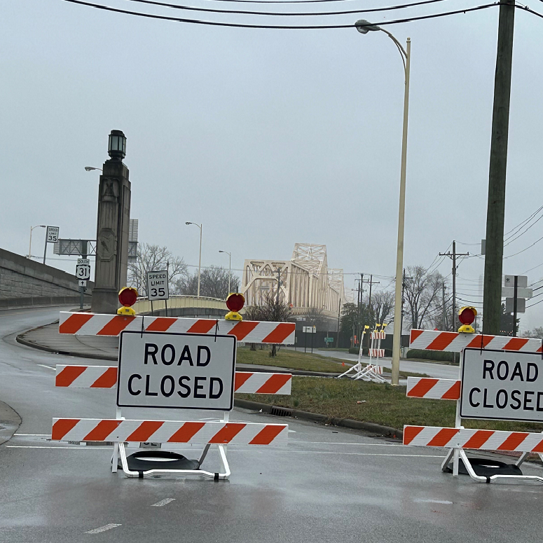 Road Closed signs at entrance of 2nd Street Bridge in Jeffersonville